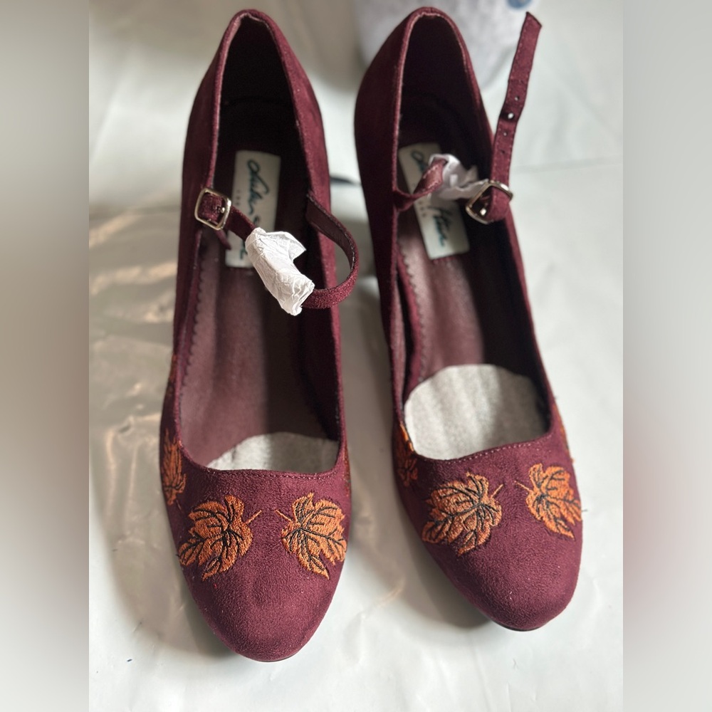 Lulu hum Athletica Burgundy and Orange embroidery Heels size 9 woman new